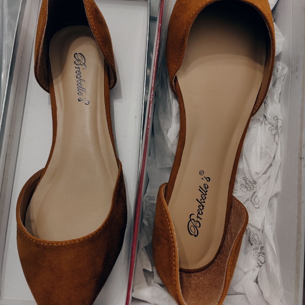 Breckelles Tan Flats Classic Slip-On Loafers Size 9